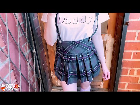 ❤️ Schoolgirl Sucks a dick gu domhainn agus fucks an àite clasaichean. ️  Bhidio gnè  aig gd.bitcoinex.top ❤
